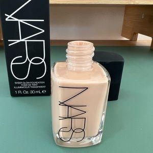 Brand new, never used, Nars Sheer Glow Foundation. Color is Santa Fe